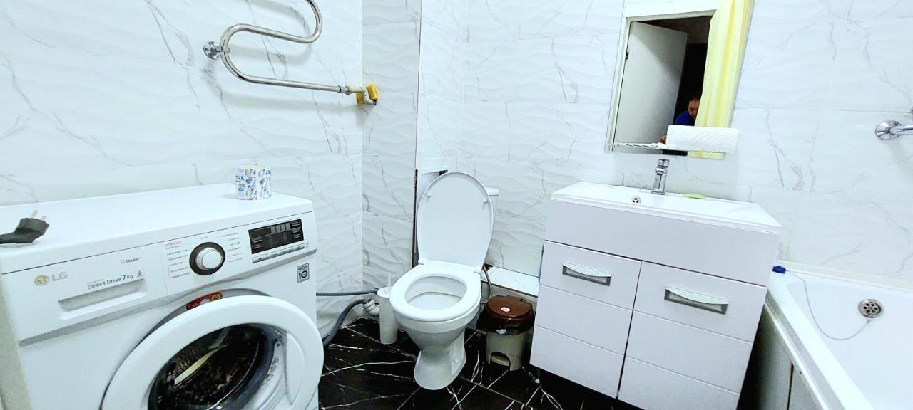 Аэропорт 10 Минут Appartement Astana Buitenkant foto
