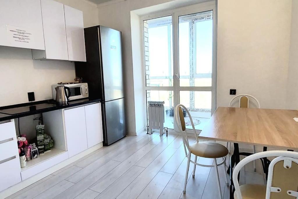 Аэропорт 10 Минут Appartement Astana Buitenkant foto
